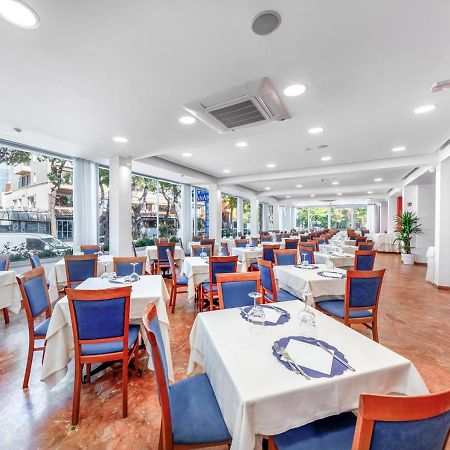 Hotel Zanarini In Centro A Riccione Luaran gambar