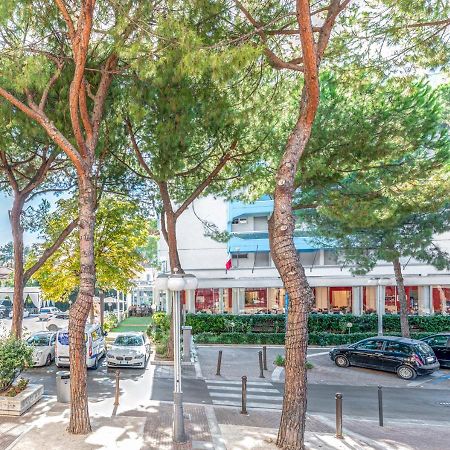 Hotel Zanarini In Centro A Riccione Luaran gambar