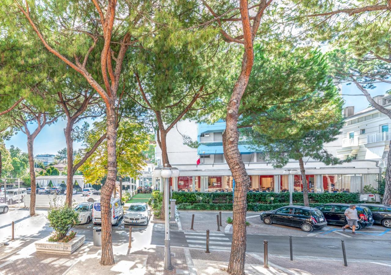 Hotel Zanarini In Centro A Riccione Luaran gambar