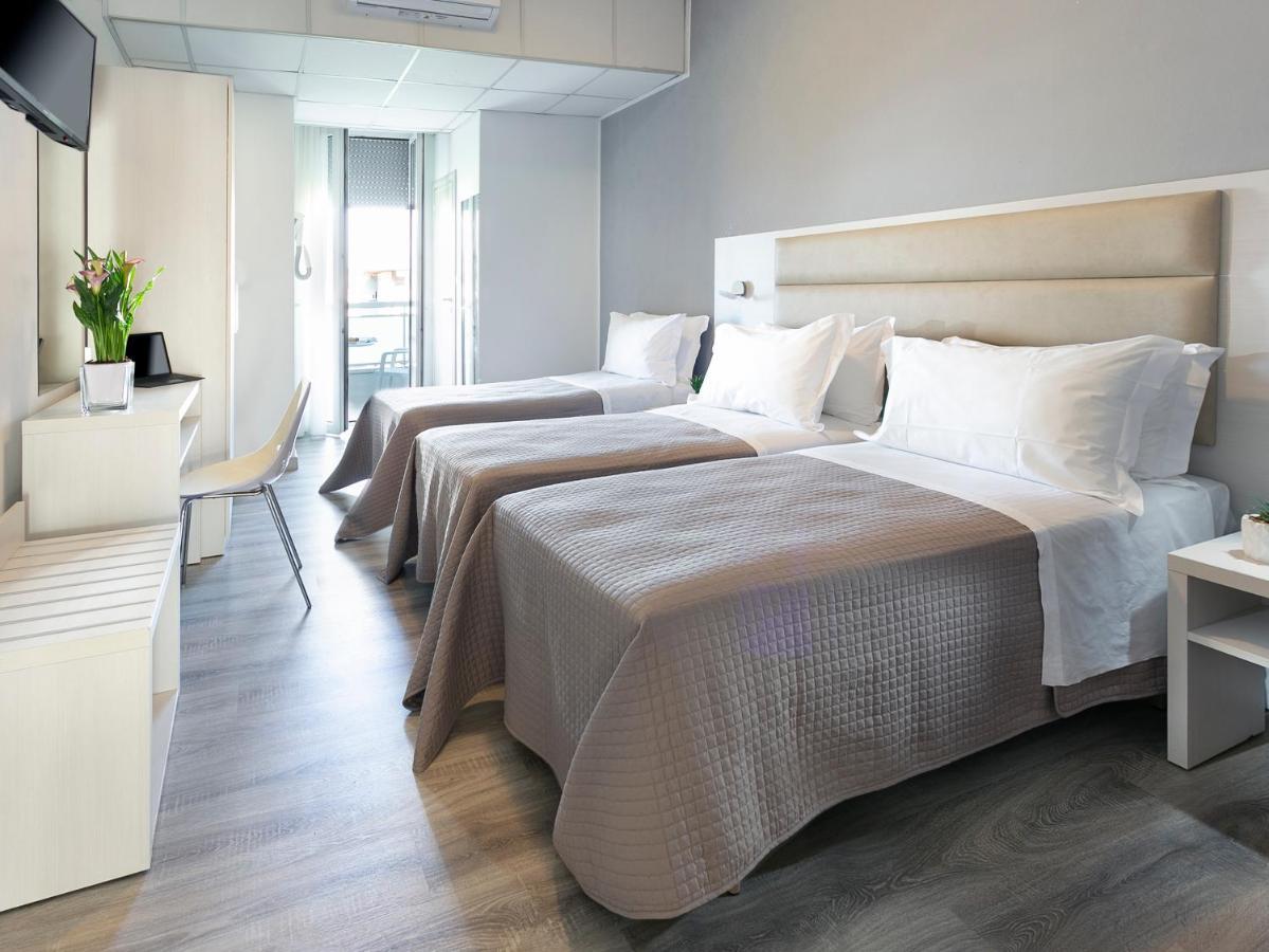 Hotel Zanarini In Centro A Riccione Luaran gambar