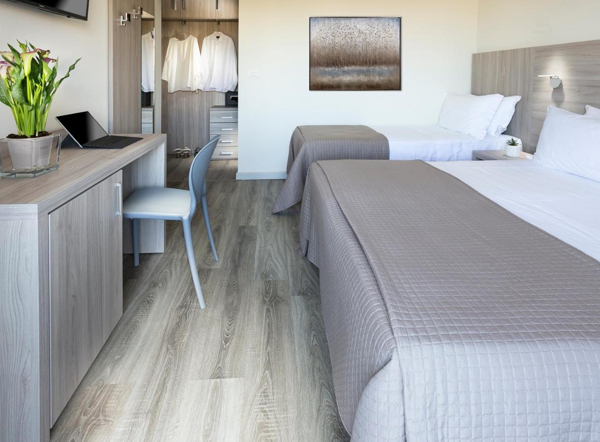 Hotel Zanarini In Centro A Riccione Luaran gambar