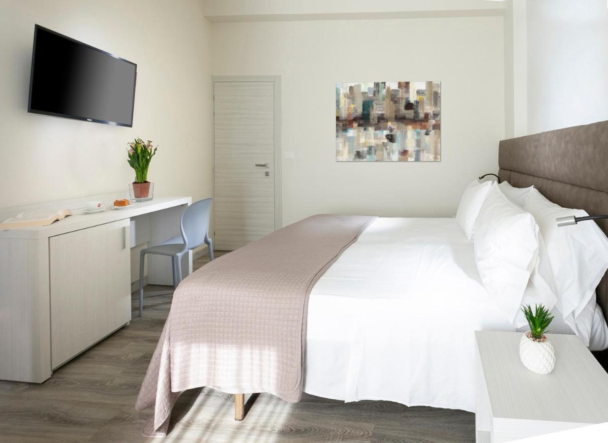 Hotel Zanarini In Centro A Riccione Luaran gambar