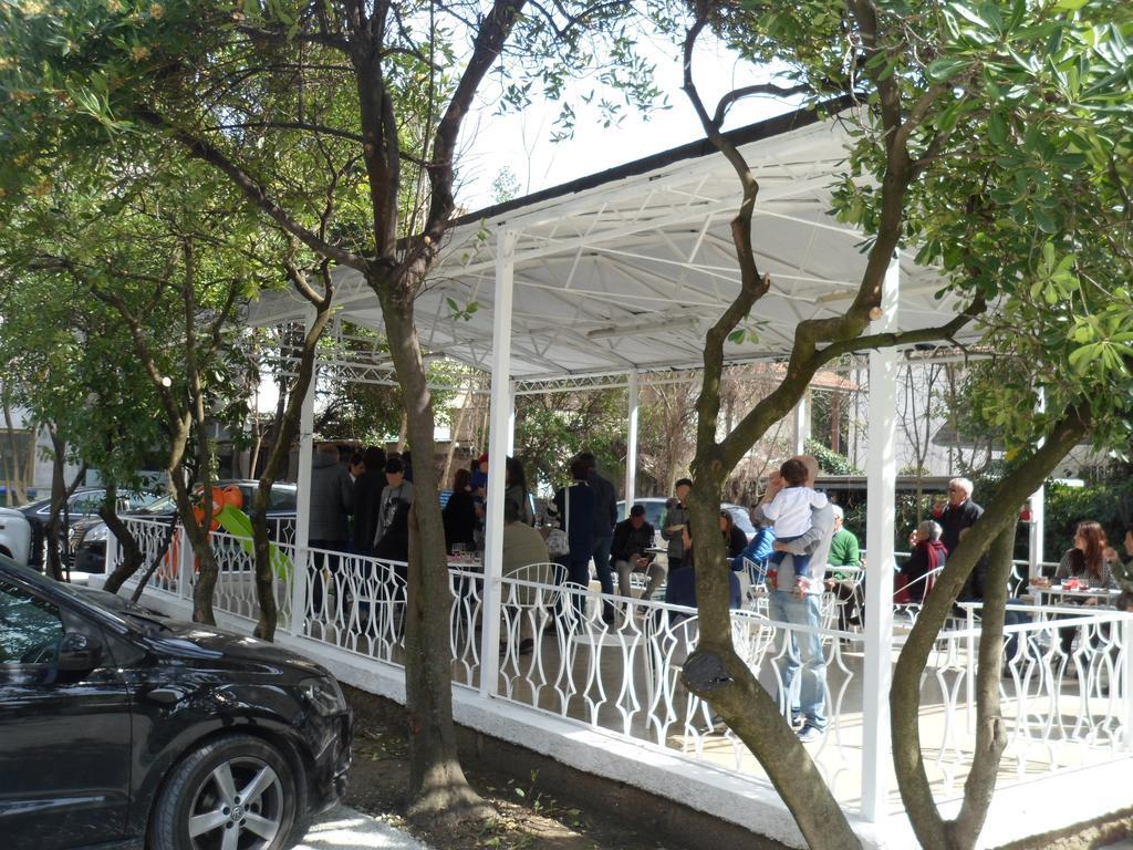 Hotel Zanarini In Centro A Riccione Luaran gambar