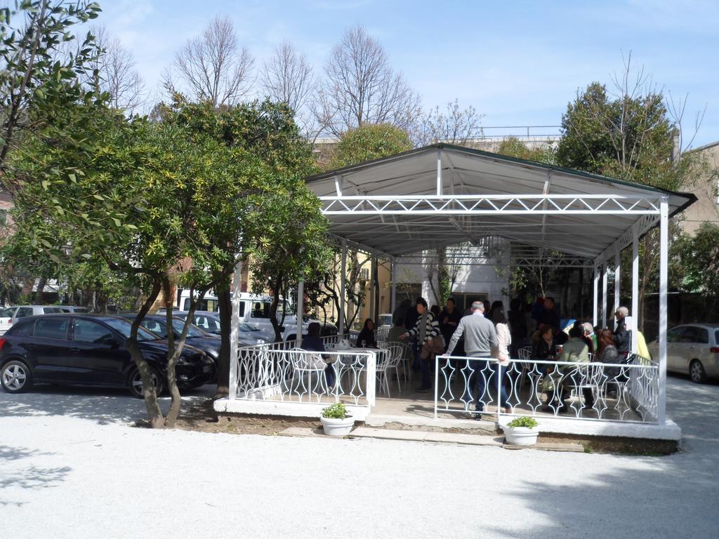 Hotel Zanarini In Centro A Riccione Luaran gambar