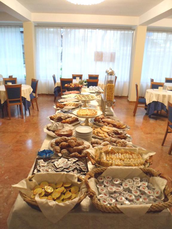 Hotel Zanarini In Centro A Riccione Luaran gambar
