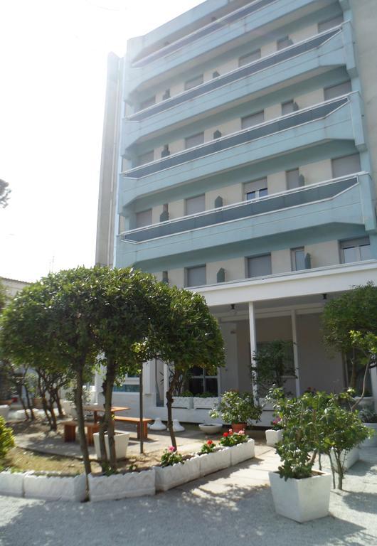 Hotel Zanarini In Centro A Riccione Luaran gambar
