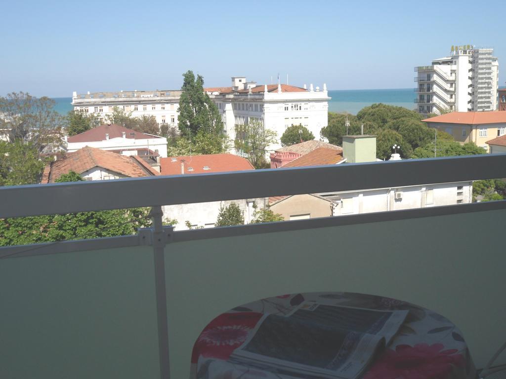 Hotel Zanarini In Centro A Riccione Luaran gambar