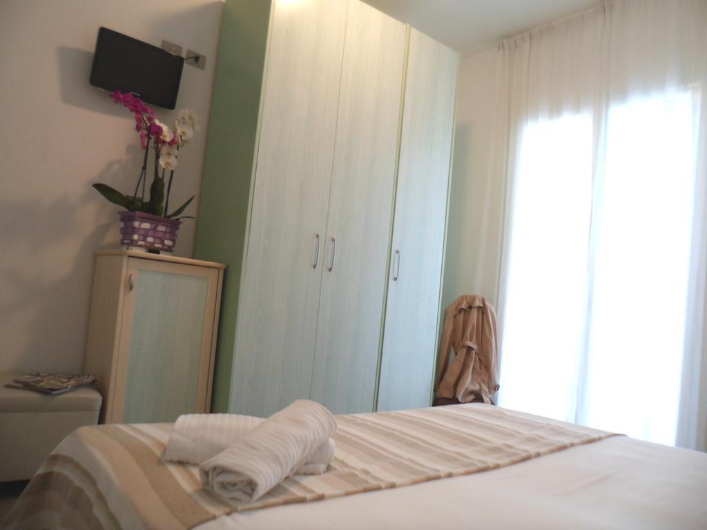 Hotel Zanarini In Centro A Riccione Luaran gambar