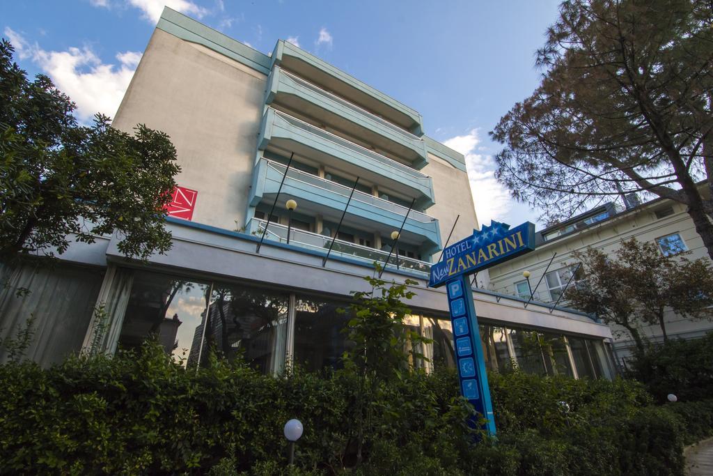 Hotel Zanarini In Centro A Riccione Luaran gambar