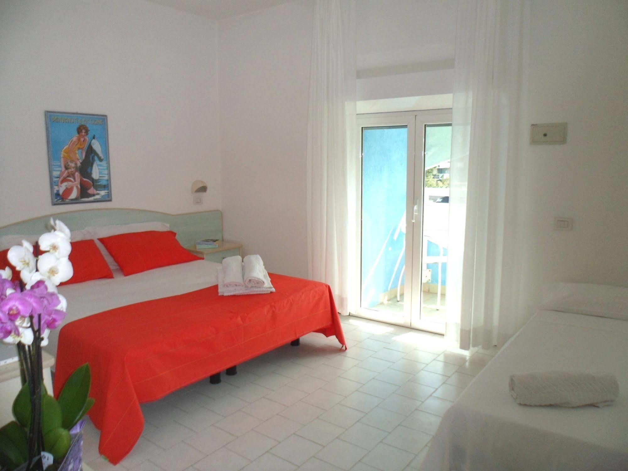 Hotel Zanarini In Centro A Riccione Luaran gambar