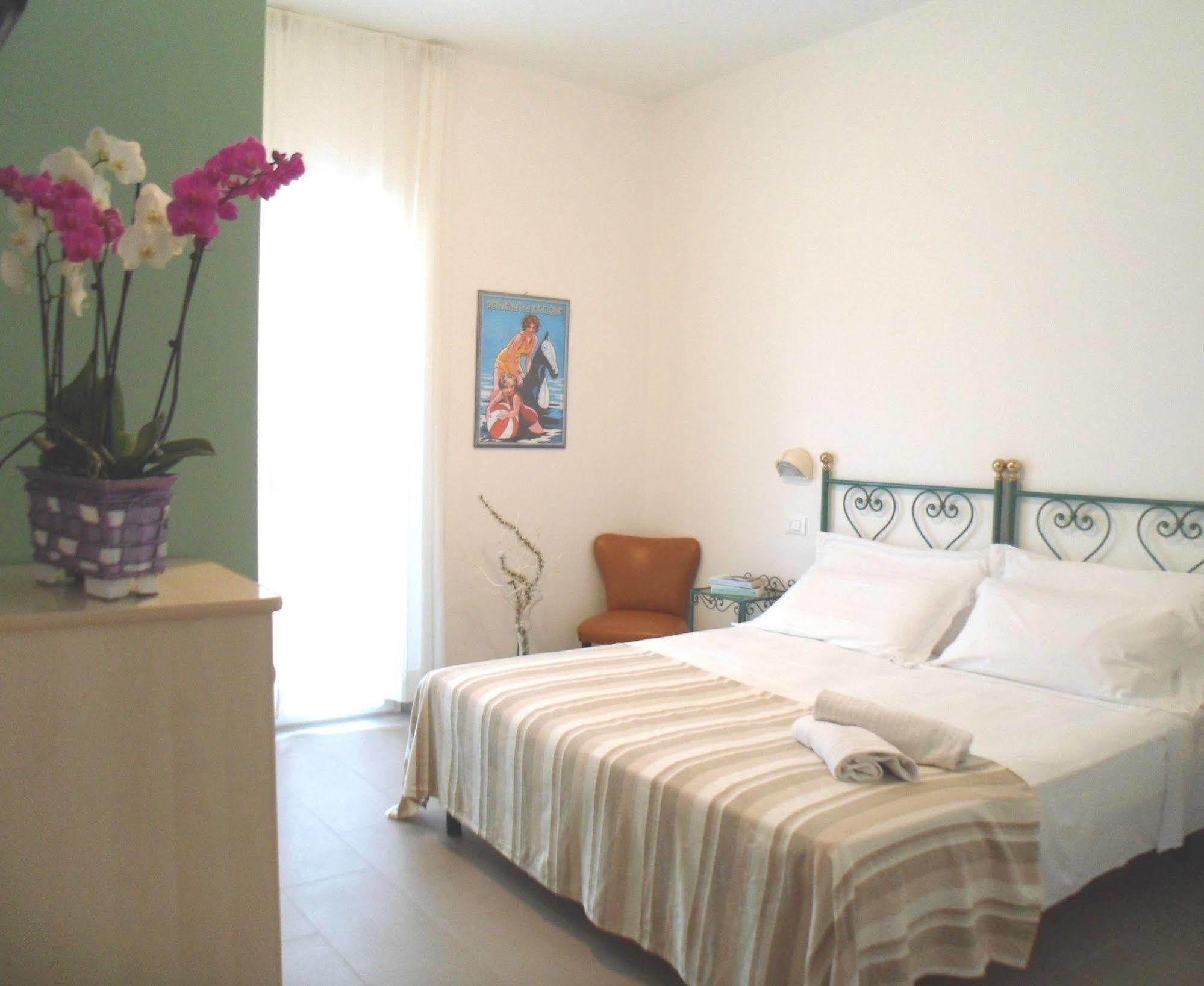Hotel Zanarini In Centro A Riccione Luaran gambar